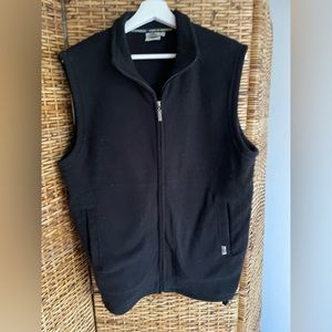 Black M zip-up fuzzy vest with drawstring